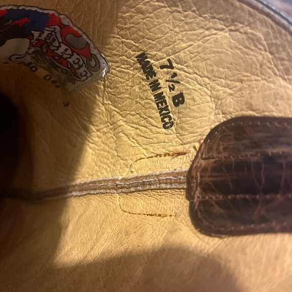 High quality brand name cowboy boots. Mid calf, leather torquoise detailing - Picture 3 of 3